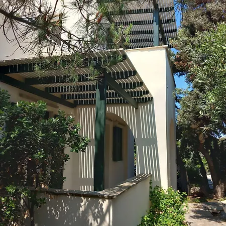 מלון דירות Kedros 4*